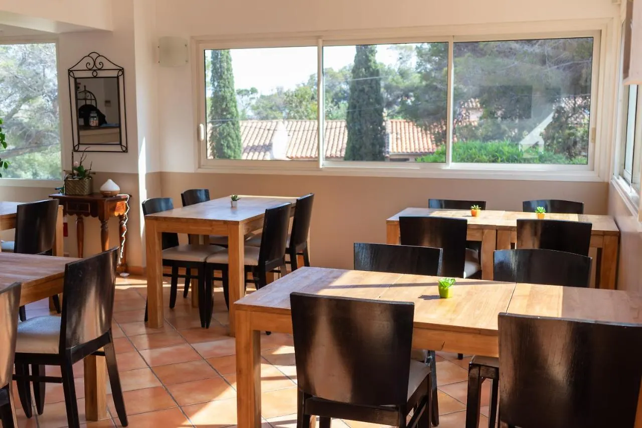 Hotel Les Calanques Лес-Иссамбр 3*,  Франция