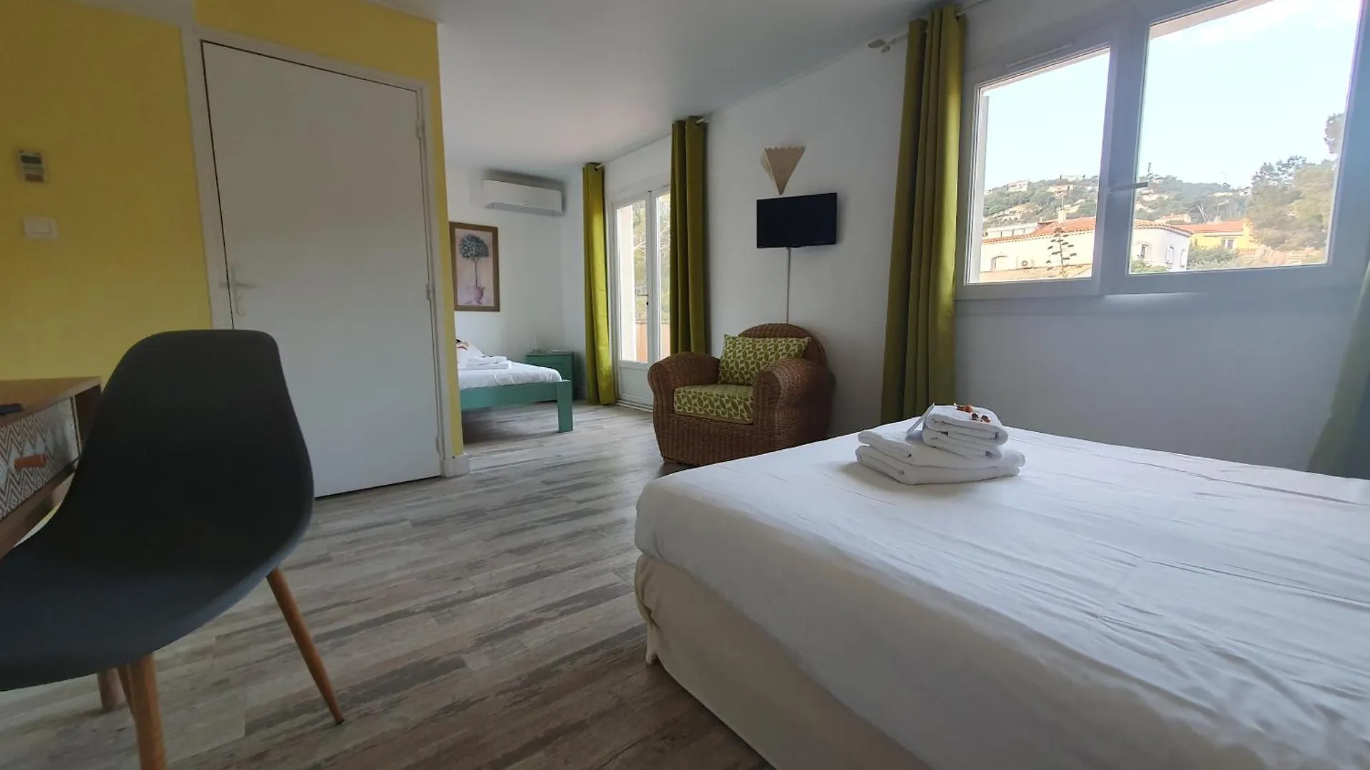 Hotel Les Calanques Лес-Иссамбр