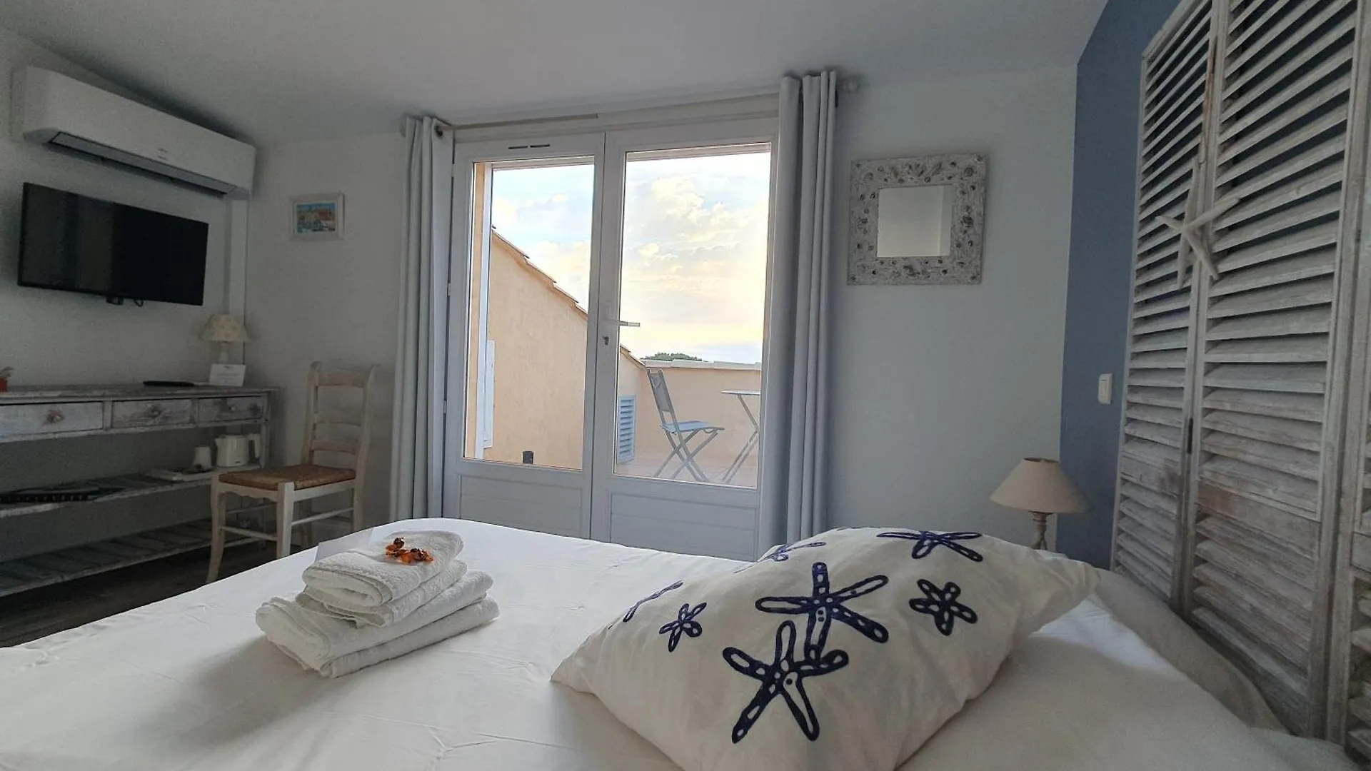 Hotel Les Calanques Лес-Иссамбр