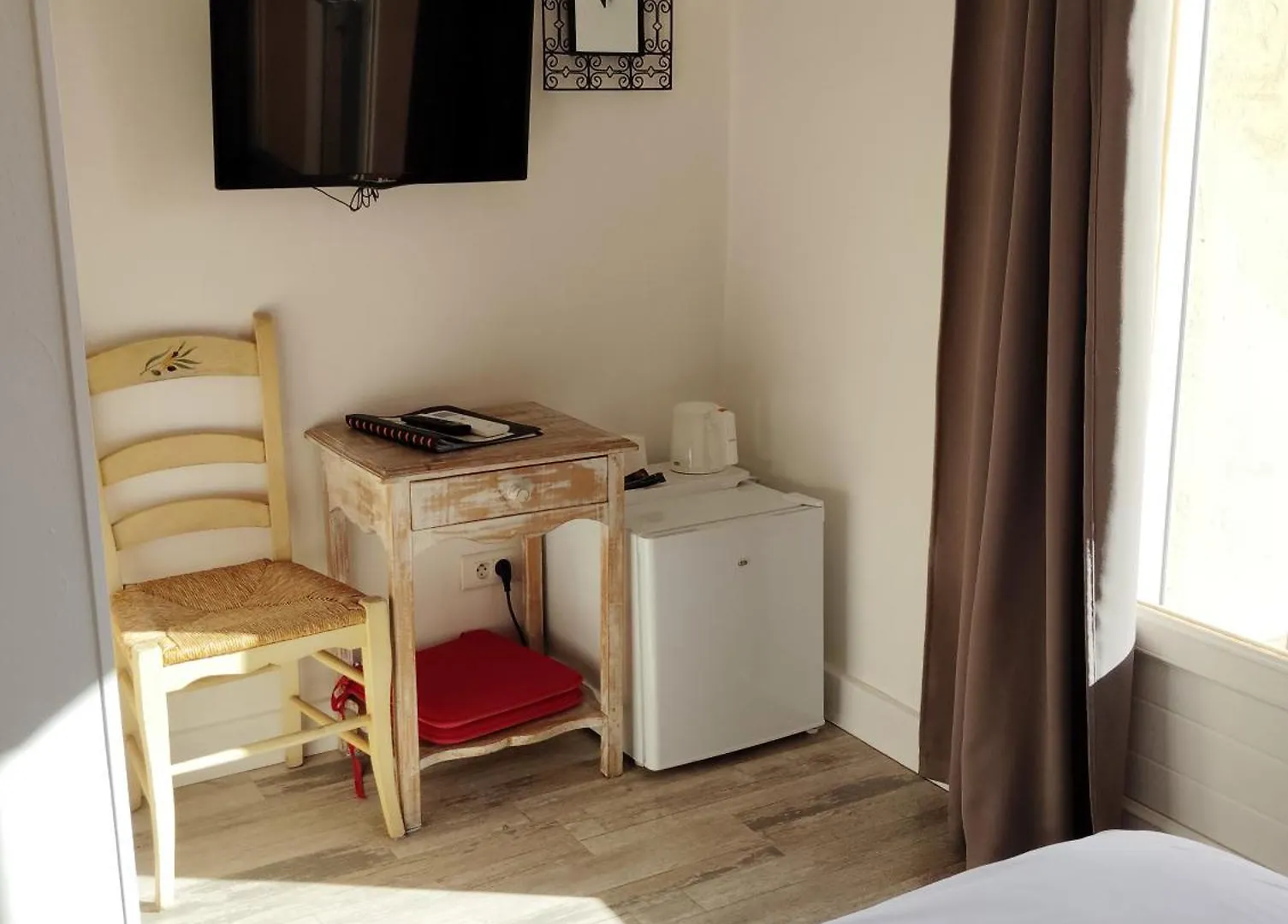 Hotel Les Calanques Лес-Иссамбр