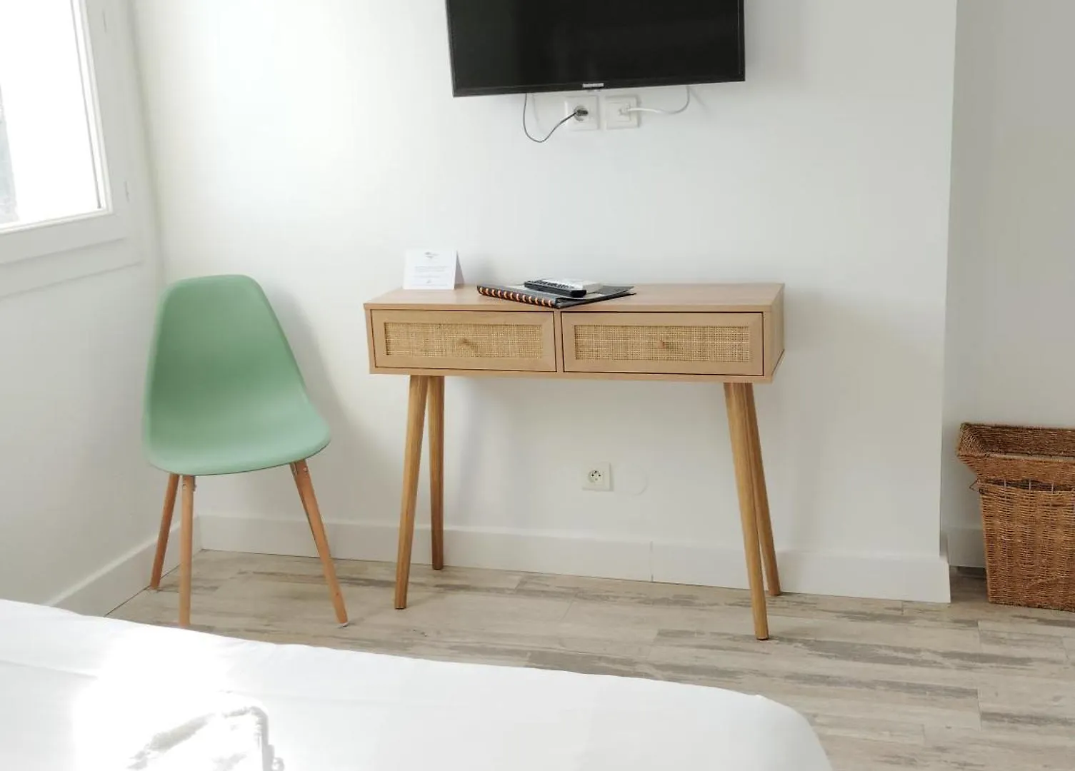 Hotel Les Calanques Лес-Иссамбр 3*,